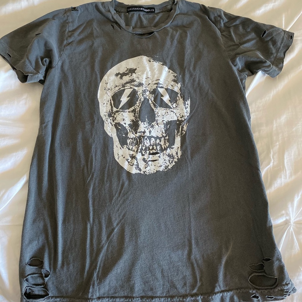 Lulu Simmon Studio distressed skull shirt